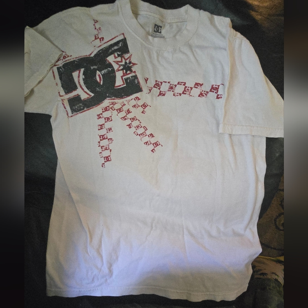 DC White/beige Tee with DC Track Design SzS - Picture 2 of 5